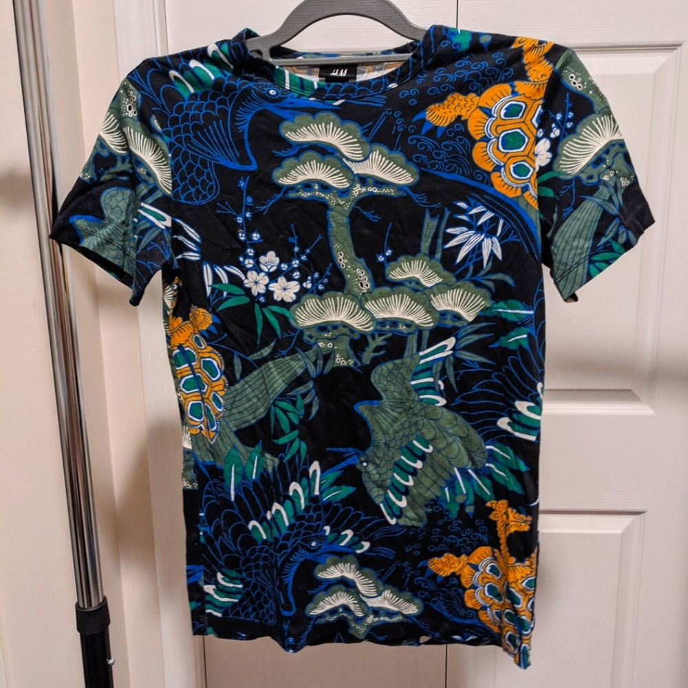 XS H&M all over print tee